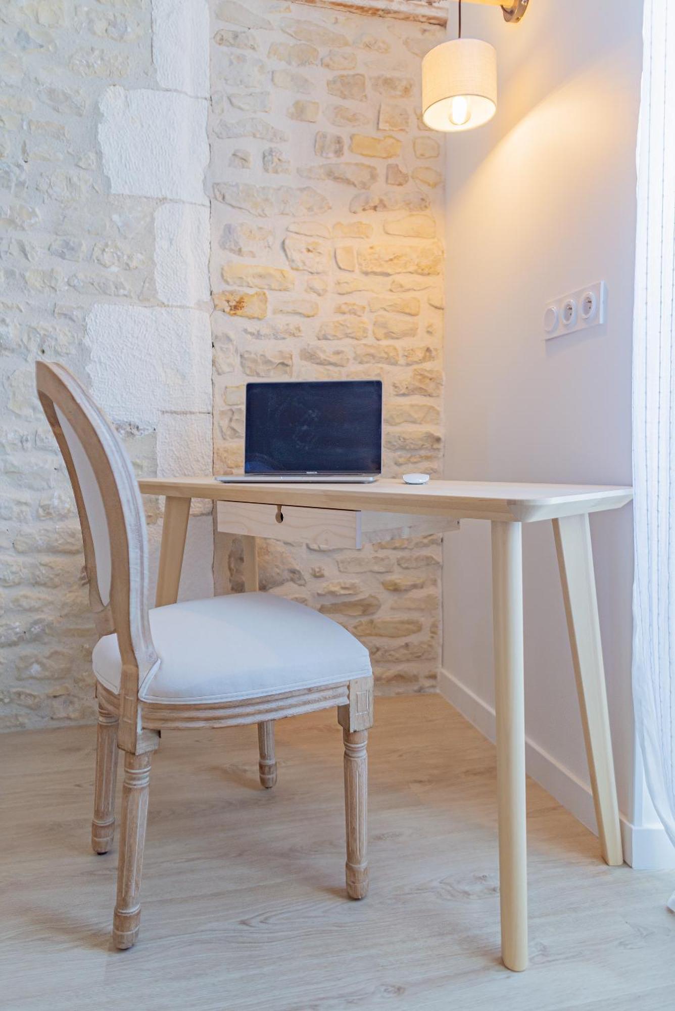 Le Gîte Du Château Bouhet Extérieur photo